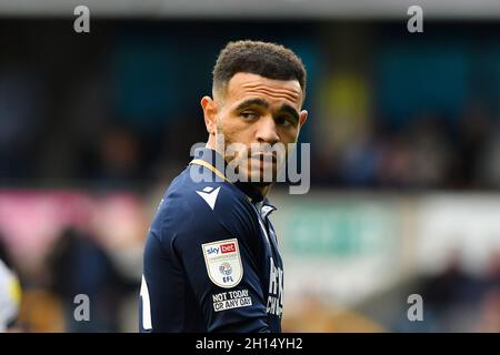 LONDRA, REGNO UNITO. 16 OTTOBRE Mason Bennett di Millwall durante la partita Sky Bet Championship tra Millwall e Luton Town al Den, Londra sabato 16 ottobre 2021. (Credit: Ivan Yordanov | MI News) Credit: MI News & Sport /Alamy Live News Foto Stock