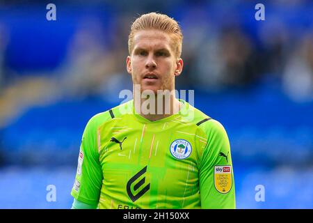 Bolton, Regno Unito. 16 ottobre 2021. Ben Amos #12 di Wigan Athletic a Bolton, Regno Unito il 10/16/2021. (Foto di Conor Molloy/News Images/Sipa USA) Credit: Sipa USA/Alamy Live News Foto Stock