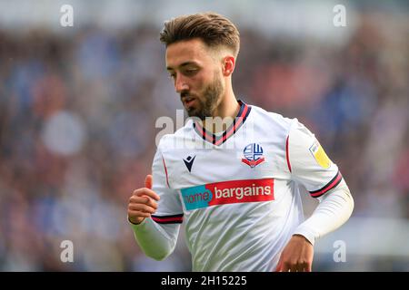 Bolton, Regno Unito. 16 ottobre 2021. Josh Sheehan #8 di Bolton Wanderers a Bolton, Regno Unito il 10/16/2021. (Foto di Conor Molloy/News Images/Sipa USA) Credit: Sipa USA/Alamy Live News Foto Stock