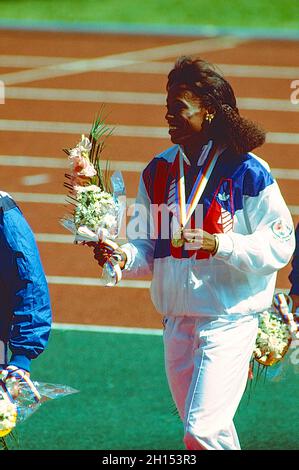 Jackie Joyner-Kersee (USA) vince la medaglia d'oro nell'eptathlon in occasione dei Giochi Olimpici estivi del 1988 Foto Stock