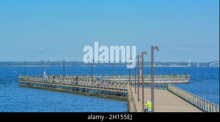 Molo per la pesca di Matapeake sulla Chesapeake Bay a Stevensville, Queen Anne's County, Maryland Foto Stock