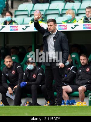 Edimburgo, Regno Unito. 16 ottobre 2021. Cinch Premiership - Hibernian v Dundee Utd 16/10/2021. L'Hibernian ospita il Dundee Utd nella premiership cinch all'Easter Road Stadium di Edimburgo, Midlothian, Regno Unito. PIC mostra: Dundee Utd Head Coach, Tam Courts, grida istruzioni ai suoi giocatori dai sidlelines. Credit: Ian Jacobs/Alamy Live News Foto Stock