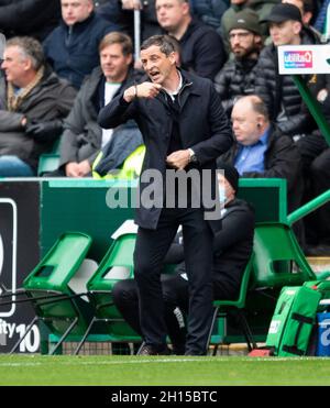 Edimburgo, Regno Unito. 16 ottobre 2021. Cinch Premiership - Hibernian v Dundee Utd 16/10/2021. L'Hibernian ospita il Dundee Utd nella premiership cinch all'Easter Road Stadium di Edimburgo, Midlothian, Regno Unito. PIC mostra: HibsÕ Manager, Jack Ross, grida istruzioni ai suoi giocatori. Credit: Ian Jacobs/Alamy Live News Foto Stock