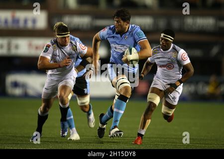 Cardiff, Regno Unito. 16 ottobre 2021. Rory Thornton di Cardiff Rugby fa una pausa. United Rugby Championship, Cardiff Rugby v Cell C Sharks al BT Sport Arms Park di Cardiff, nel Galles del Sud, sabato 16 ottobre 2021. pic di Andrew Orchard/Andrew Orchard SPORTS photography/Alamy Live News credito: Andrew Orchard SPORTS photography/Alamy Live News Foto Stock