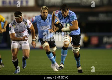 Cardiff, Regno Unito. 16 ottobre 2021. Rory Thornton di Cardiff Rugby fa una pausa. United Rugby Championship, Cardiff Rugby v Cell C Sharks al BT Sport Arms Park di Cardiff, nel Galles del Sud, sabato 16 ottobre 2021. pic di Andrew Orchard/Andrew Orchard SPORTS photography/Alamy Live News credito: Andrew Orchard SPORTS photography/Alamy Live News Foto Stock