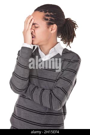 Uomo d'affari africano che indossa abbigliamento casual isolato su sfondo bianco Foto Stock