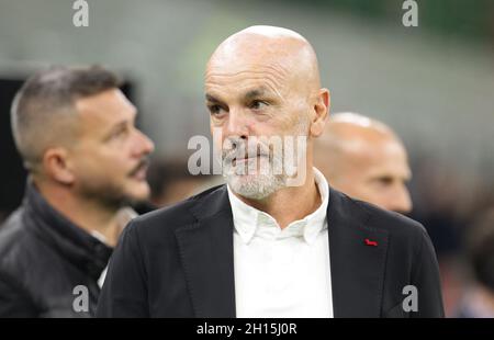 MILANO ITALIA- Ottobre 16 Stadio G Meazza Stefano Pioli allenatore di AC Milan durante la Serie A match tra AC Milan e Verona allo Stadio G. Meazza il 16 Ottobre 2021 a Milano. Foto Stock