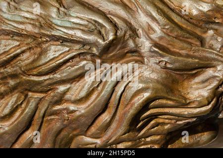 Primo piano trama fotografica di rame o bronzo statua materiale capelli con pieghe. Foto Stock