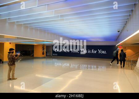 Corridoio per i treni in Moynihan Train Hall a Penn Station.New York City.USA Foto Stock