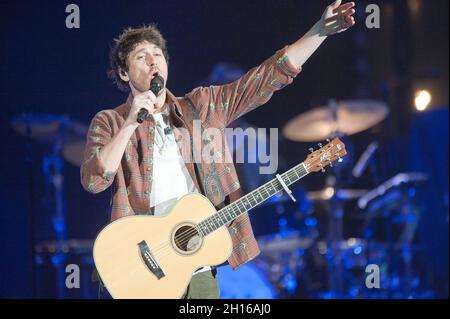 14 ottobre 2021 - Wilmington, North Carolina; USA - musicisti MORGAN EVANS suona dal vivo mentre il suo tour del 2021 fa una sosta al Live Oak Bank Pavilion al Riverfront Park situato a Wilmington. Copyright Jason Moore 2021. (Credit Image: © Jason Moore/ZUMA Press Wire) Foto Stock