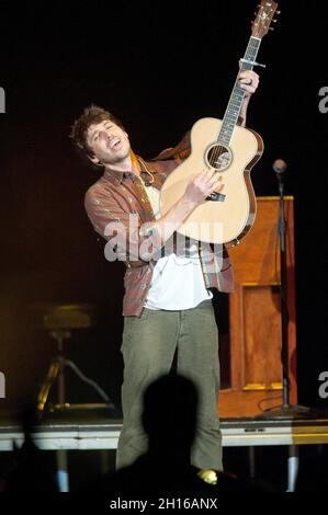 14 ottobre 2021 - Wilmington, North Carolina; USA - musicisti MORGAN EVANS suona dal vivo mentre il suo tour del 2021 fa una sosta al Live Oak Bank Pavilion al Riverfront Park situato a Wilmington. Copyright Jason Moore 2021. (Credit Image: © Jason Moore/ZUMA Press Wire) Foto Stock