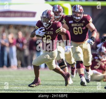 16 ottobre 2021: Texas state Bobcats running back Calvin Hill (22) porta la palla durante una partita di football NCAA tra Texas state e Troy il 16 ottobre 2021 a San Marcos, Texas. (Credit Image: © Scott Coleman/ZUMA Press Wire) Foto Stock