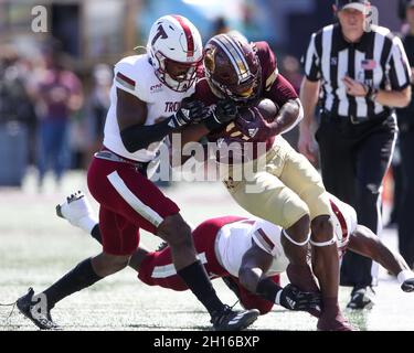 16 ottobre 2021: Texas state Bobcats running back Jahmyl Jeter (28) porta la palla durante una partita di football NCAA tra Texas state e Troy il 16 ottobre 2021 a San Marcos, Texas. (Credit Image: © Scott Coleman/ZUMA Press Wire) Foto Stock