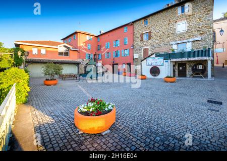 Village de Clochemerle, Vaux en Beaujolais, Francia Foto Stock