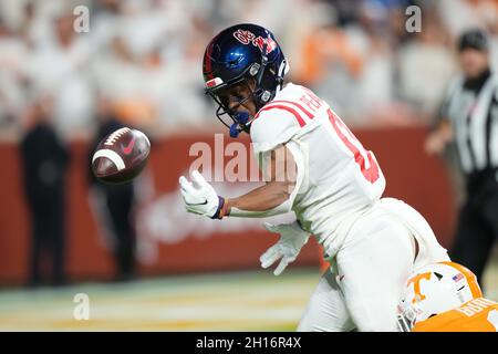 16 ottobre 2021: Jahcour Pearson #0 dei ribelli del Mississippi non riesce a prendere la presa durante la partita di football NCAA tra i volontari dell'Università del Tennessee e i ribelli di Ole Miss al Neyland Stadium a Knoxville TN Tim Gangloff/CSM Foto Stock