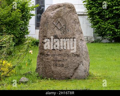 Pietra commemorativa di fronte al Freemason's Hall in Flensburg Schleswig Holstein Germania in Europa Foto Stock