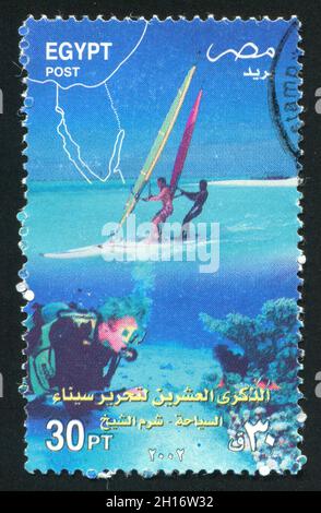 EGITTO - CIRCA 2002: Timbro stampato dall'Egitto, mostra Mare, subacqueo, barche a vela, circa 2002 Foto Stock