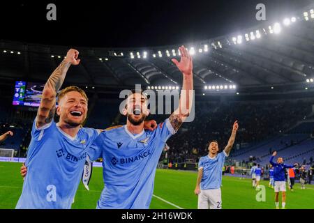 Il 16 ottobre 2021 il fiammifero italiano Danilo Cataldi festeggia la partita di vittoria durante la Serie A di calcio tra SS Lazio e Inter all'Olimpico Roma, centro Italia. Foto Stock