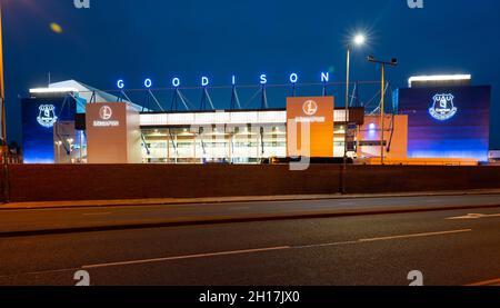 MegaFon spugger firma al Park End di Goodison Park, sede dell'Everton Football Club dal 1892. Preso nel settembre 2021. Foto Stock