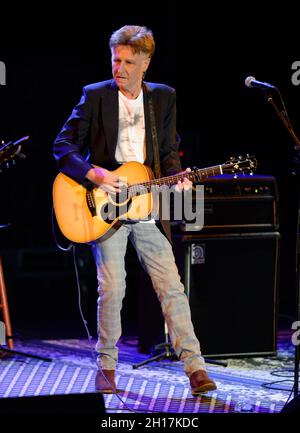 FORT LAUDERDALE, FL - OCTOBER16: John Waite suona al Parker il 16 ottobre 2021 a Fort Lauderdale, Florida. Credit: Mpi04/MediaPunch Foto Stock