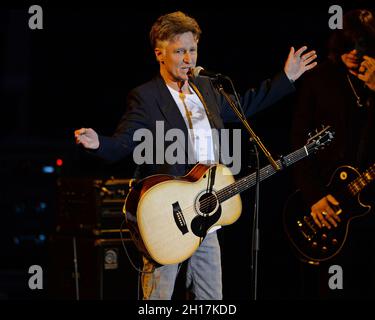 FORT LAUDERDALE, FL - OCTOBER16: John Waite suona al Parker il 16 ottobre 2021 a Fort Lauderdale, Florida. Credit: Mpi04/MediaPunch Foto Stock