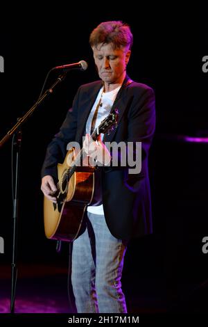 FORT LAUDERDALE, FL - OCTOBER16: John Waite suona al Parker il 16 ottobre 2021 a Fort Lauderdale, Florida. Credit: Mpi04/MediaPunch Foto Stock