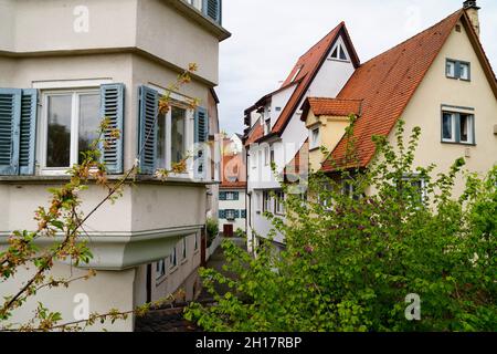 Una vista panoramica sui tetti della vecchia città storica di Ulm con Ulm (Germania) Foto Stock