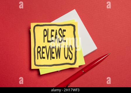 Cartello con la scritta che mostra la preghiamo di contattarci. La situazione o il sistema del concetto del Internet è esame formale mostrando l'autorità che scrive le note e le idee importanti Foto Stock