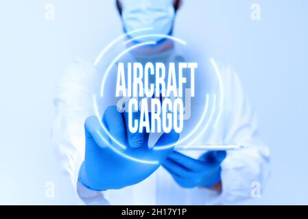 Testo che mostra ispirazione aereo Cargo. Word for Freight Carrier AirMail trasportano merci attraverso l'aereo dimostrando la tecnologia medica Foto Stock