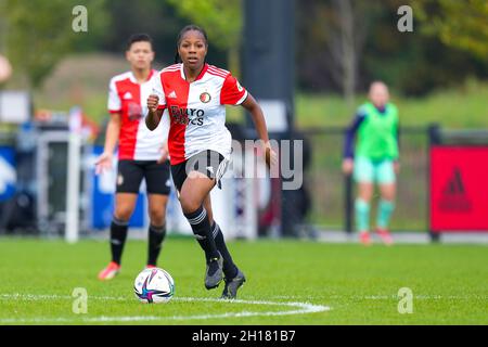 ROTTERDAM, PAESI BASSI - OTTOBRE 17: Celainy Obispo di Feyenoord durante la partita pure Energie Erevisione Vrouwen tra Feyenoord Rotterdam e PSV Eindhoven a Nieuw Varkenoord il 17 Ottobre 2021 a Rotterdam, Paesi Bassi (Foto di Yannick Verhoeven/Orange Pictures) Foto Stock