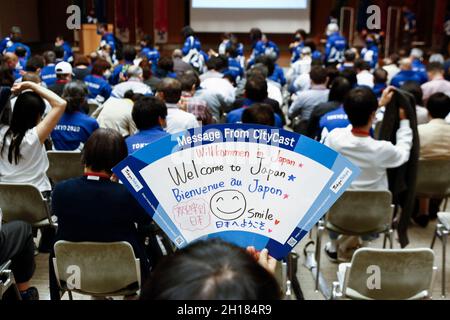 Tokyo, Giappone. 17 ottobre 2021. I leader City Cast dei Giochi di Tokyo 2020 partecipano ad una cerimonia di apprezzamento per onorarli all'edificio del Governo Metropolitano di Tokyo. I leader della City Cast di Tokyo 2020 hanno partecipato a una cerimonia d'onore in rappresentanza di volontari che hanno sostenuto i Giochi Olimpici e Paralimpici passati in Giappone. (Credit Image: © Rodrigo Reyes Marin/ZUMA Press Wire) Foto Stock