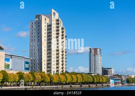 Il Sovereign Point e Fortis Quay (Northill Apartments) blocchi, sopra Salford Quays, Manchester, Inghilterra, Regno Unito Foto Stock