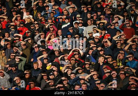 Leicester, Regno Unito. 16 ottobre 2021. Sostenitori di Man Utd durante la partita della Premier League tra Leicester City e Manchester United al King Power Stadium di Leicester, Inghilterra, il 16 ottobre 2021. Foto di Andy Rowland. Credit: Prime Media Images/Alamy Live News Foto Stock