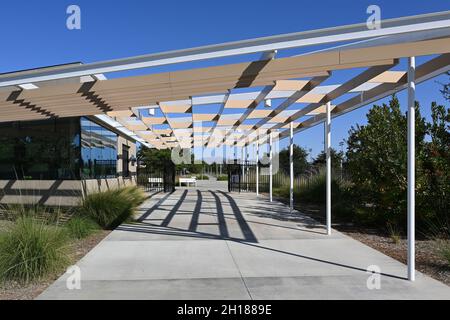 IRVINE, CALIFORNIA - 15 ottobre 2021: Ingresso al complesso di tennis all'Orange County Great Park, Foto Stock