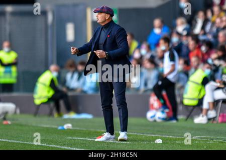 Udine, Italia. 17 ottobre 2021. Sinisa Mihajlovic (Coach Bologna FC) durante Udinese Calcio vs Bologna FC, Serie di calcio italiana A partita a Udine, Italia, Ottobre 17 2021 credito: Agenzia fotografica indipendente/Alamy Live News Foto Stock