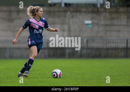 Londra, Regno Unito. 17 ottobre 2021. Londra, Inghilterra, 17 ottobre 20 Jordan Williamson (19 Dulwich Hamlet) in azione al London and South East Regional Womens Premier game tra Dulwich Hamlet e Ashford a Champion Hill a Londra, Inghilterra. Liam Asman/SPP Credit: SPP Sport Press Photo. /Alamy Live News Foto Stock