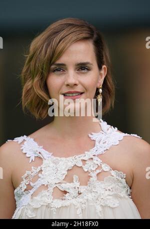 Emma Watson arriva per la prima cerimonia di premiazione del Premio Earthshot all'Alexandra Palace di Londra. Data foto: Domenica 17 ottobre 2021. Foto Stock