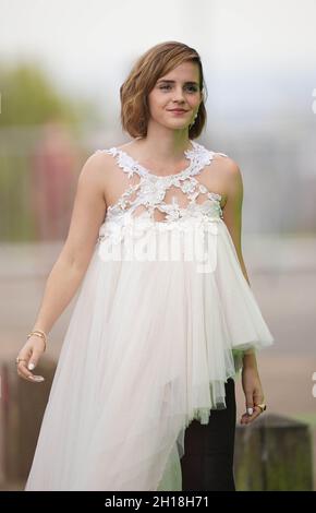 Emma Watson arriva per la prima cerimonia di premiazione del Premio Earthshot all'Alexandra Palace di Londra. Data foto: Domenica 17 ottobre 2021. Foto Stock