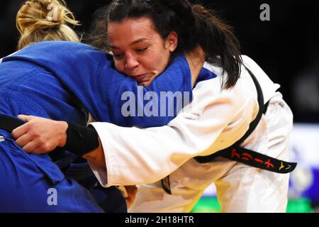 Parigi, Francia. 18 Ott 2021. Alina Bohem (GER) compete su -78kg donne durante il Grand Slam di Parigi 2021, evento Judo il 17 ottobre 2021 presso l'AccorHotels Arena di Parigi, Francia - Foto: Yoann Cambefort/DPPI/LiveMedia Credit: Independent Photo Agency/Alamy Live News Foto Stock
