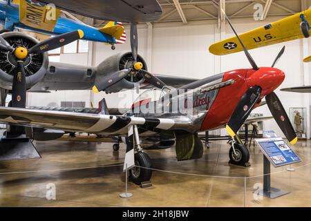 Un combattente nordamericano P-51D Mustang presso l'Hill Aerospace Museum. Foto Stock
