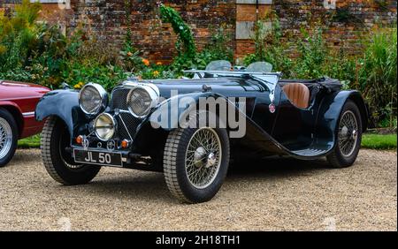 Partecipanti al Concours of Elegance 2021 in Hampton Court Place Foto Stock