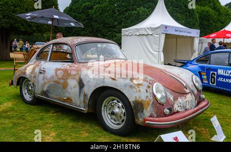 Partecipanti al Concours of Elegance 2021 in Hampton Court Place Foto Stock