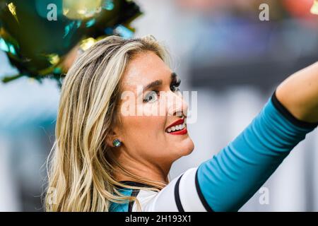 LONDRA, Regno Unito. 17 ottobre 2021. Durante la NFL 2021 London Series - Miami Dolphins vs Jacksonville Jaguars al Tottenham Hotspur Stadium domenica 17 ottobre 2021. LONDRA INGHILTERRA. Credit: Taka Wu/Alamy Live News Foto Stock