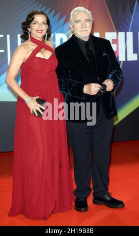 La foto deve essere accreditata ©Alpha Press 078237 15/10/2021 Brian Cox e la moglie Nicole Ansari Cox alla Succession World Premiere durante il BFI London Film Festival 2021 a Londra Foto Stock