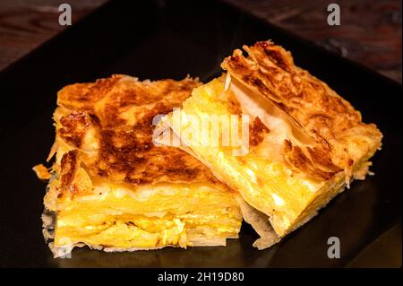 Torta di formaggio fatta in casa con yogurt bianco formaggio da vicino Foto Stock