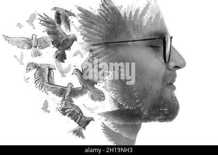 Pittura. Un ritratto di profilo di un uomo con vetri combinati con la pittura a inchiostro di uccelli volanti. Foto Stock