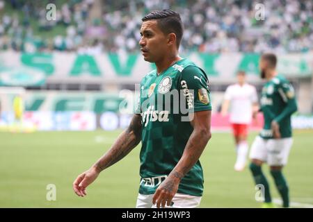 San Paolo, San Paolo, Brasile. 17 ottobre 2021. Campionato brasiliano di calcio: Palmeiras e Internacional. Ottobre, 17, 2021, San Paolo, Brasile: Partita di calcio tra Palmeiras e Internacional, valida per il 27° round del Campionato di calcio brasiliano, che si tiene presso lo stadio Allianz Parque, a San Paolo, domenica (17). Palmeiras ha vinto 1-0, con un gol segnato da Raffaello Veiga. Credit: LECO Viana/TheNews2 (Credit Image: © Leco Viana/TheNEWS2 via ZUMA Press Wire) Foto Stock