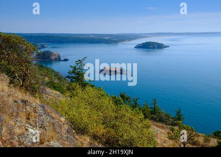 Sharpe Pass Trail Loop si affaccia sulle isole San Juan della costa del pacifico Foto Stock