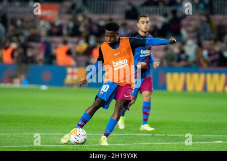 Nou Camp, Barcellona, Spagna. 17 ottobre 2021. Campionato di calcio la Liga, FC Barcellona vs Valencia; 10 Ansu lati FC Barcellona Credit: Action Plus Sports/Alamy Live News Foto Stock