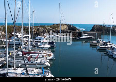 dh Beaucette Marina VALE GUERNSEY Yachts in porto porti marittimi barche porto yacht Foto Stock